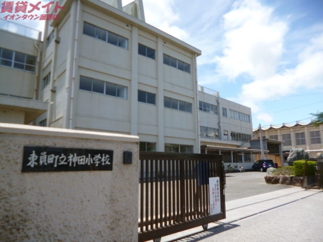 【員弁郡東員町大字六把野新田のアパートの小学校】