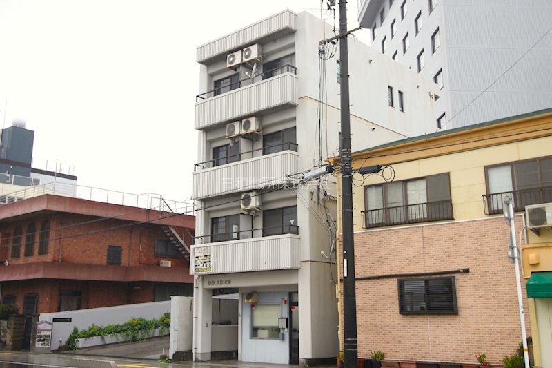 MIKARIビルの建物外観