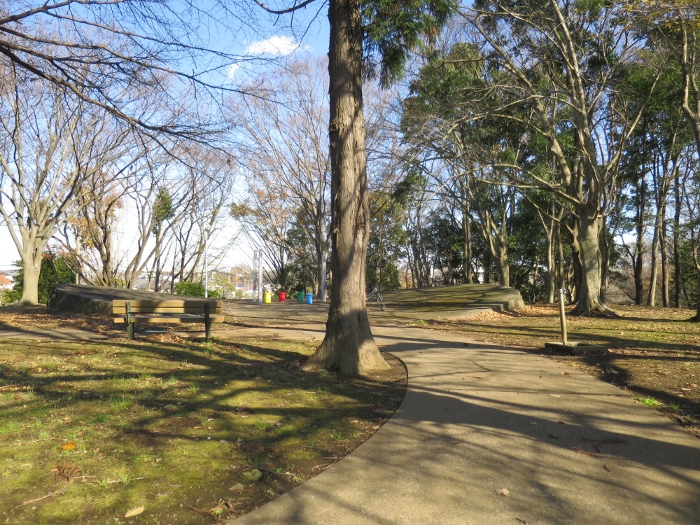 【千葉市若葉区小倉町のアパートの公園】