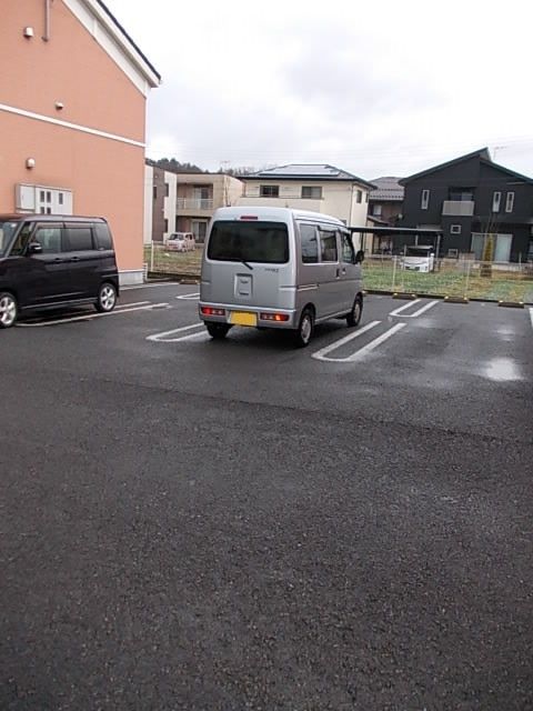 【カーサ　ブローテＢの駐車場】