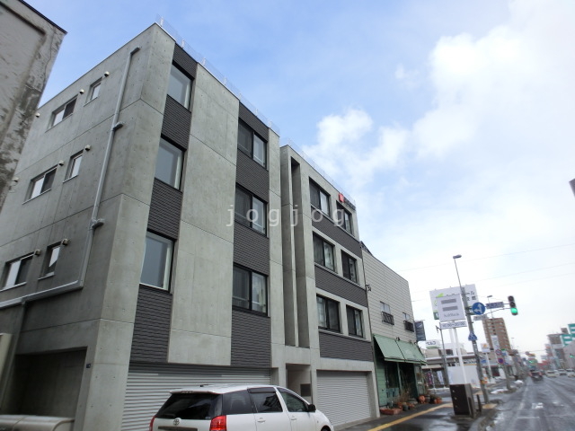 札幌市豊平区美園三条のマンションの建物外観