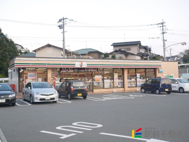 コンビニ　セブンイレブン太宰府梅香苑１丁目店（コンビニ）まで200m