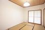その他部屋・スペース　和室６帖です！雪見障子仕様でお庭が見えます！