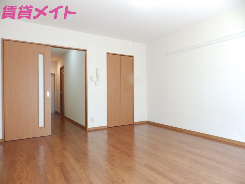 居室・リビング　同型参考写真です。