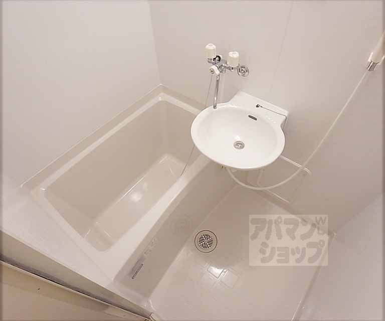 バス・シャワールーム　ゆったり浸かれます！