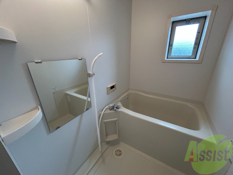バス・シャワールーム　浴室は十分な広さがあり、お子さんと一緒に入る事も出来ますよ。