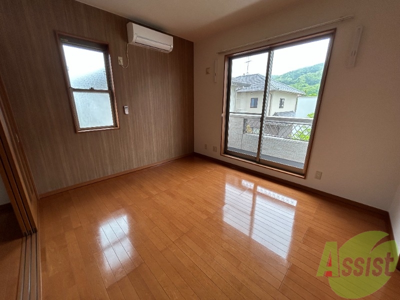 居室・リビング　こちらが一番広い洋室で７．２５帖のリビングになります。