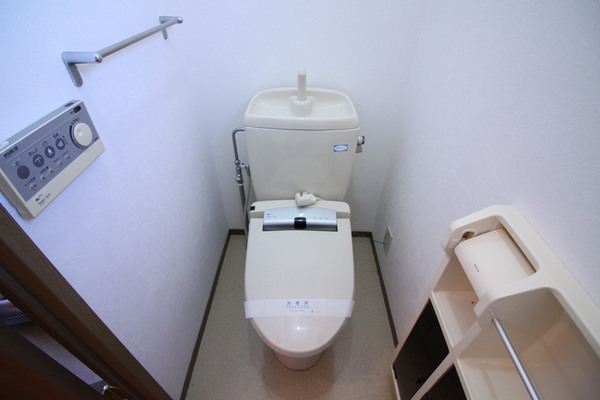 トイレ　温水洗浄便座
