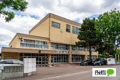 中学校　札幌市立幌東中学校（中学校）まで1349m