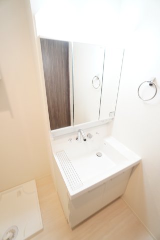 洗面設備　※同物件・同タイプの写真です。