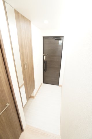 玄関　※同物件・同タイプの写真です。