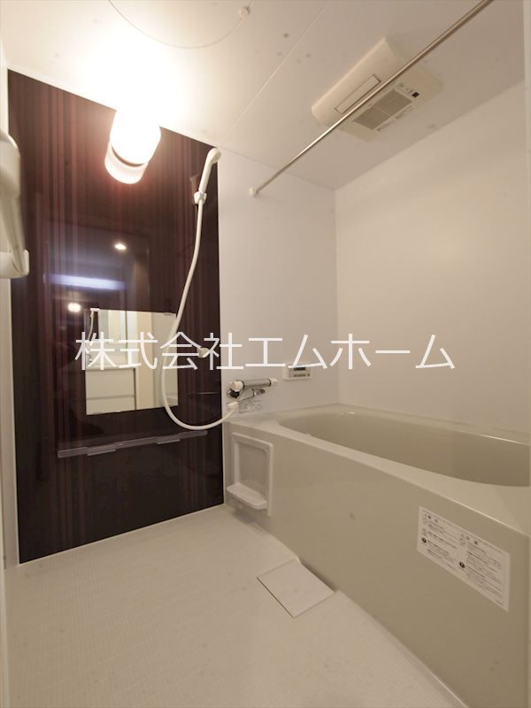 バス・シャワールーム　追い焚き　浴室暖房乾燥機24時間換気機能付バスルーム同型写真