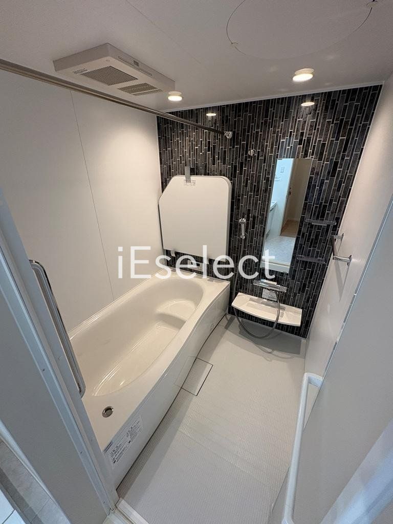 バス・シャワールーム　広々バスルーム