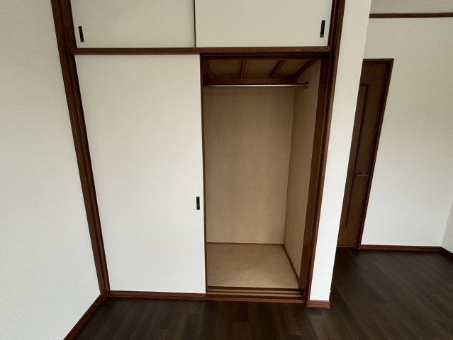 収納　長い丈のお召し物もかけられるクローゼット