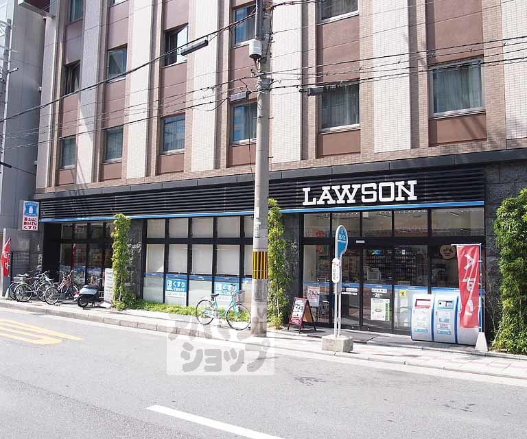 コンビニ　ローソン京都駅東塩小路店（コンビニ）まで24m