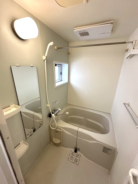 バス・シャワールーム　※参考写真※浴室乾燥機付きのバスルームです！換気のできる小窓