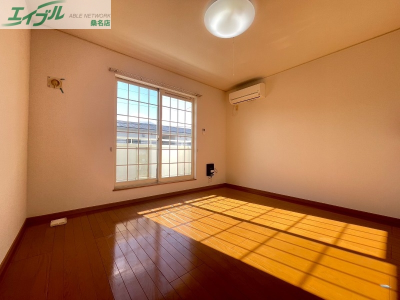 居室・リビング　同型反転参考写真