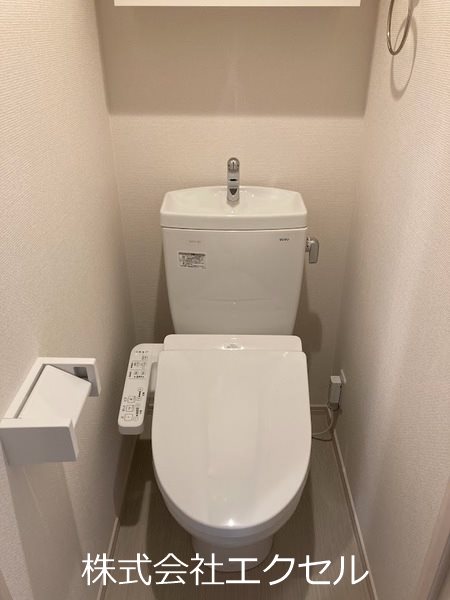トイレ　温水洗浄付きのトイレです。