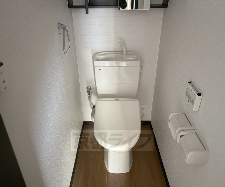トイレ　ウォシュレット付きです。