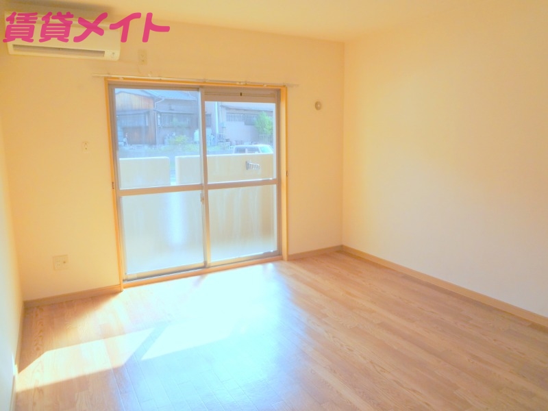 居室・リビング　別部屋参考写真です。