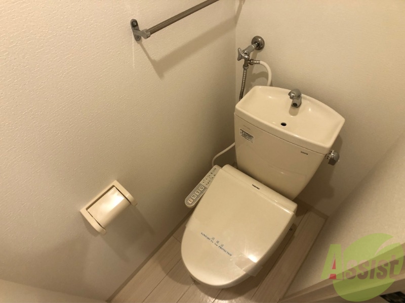 トイレ　ウォシュレット機能がついたトイレ。安心して使用できますね。