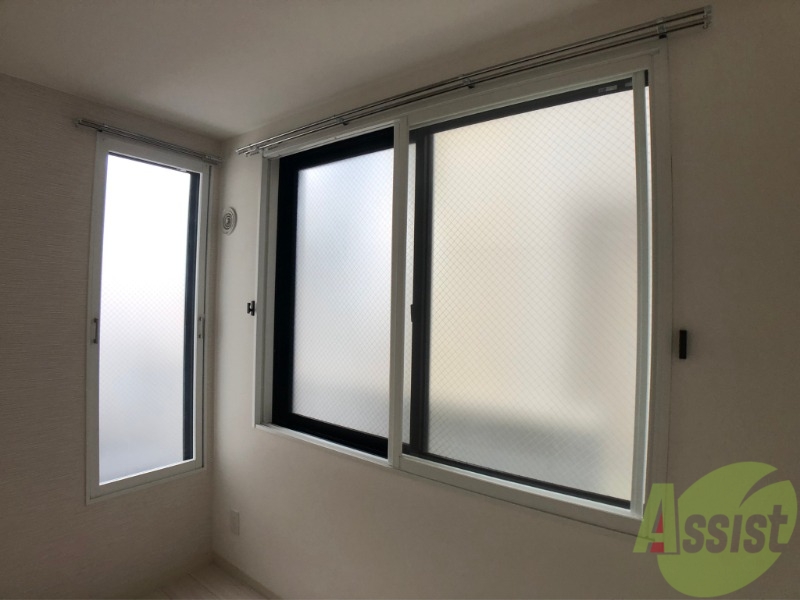 バルコニー　窓が沢山あると日がたっぷり入って気持ち良いですよね！