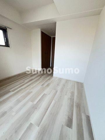 その他部屋・スペース　開放的な寝室です