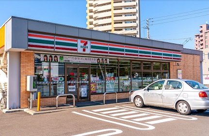 コンビニ　セブンイレブン札幌厚別中央5条店（コンビニ）まで215m