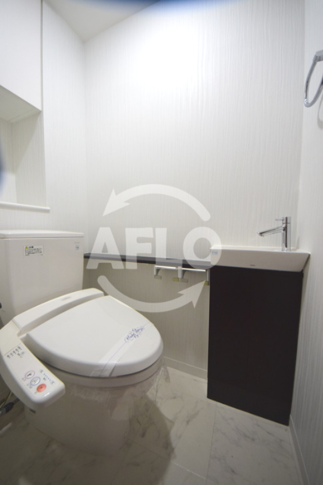 トイレ　シャリエなんばファースト　温水洗浄便座