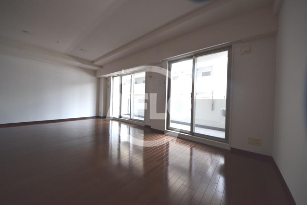 居室・リビング　シャリエなんばファースト　リビング