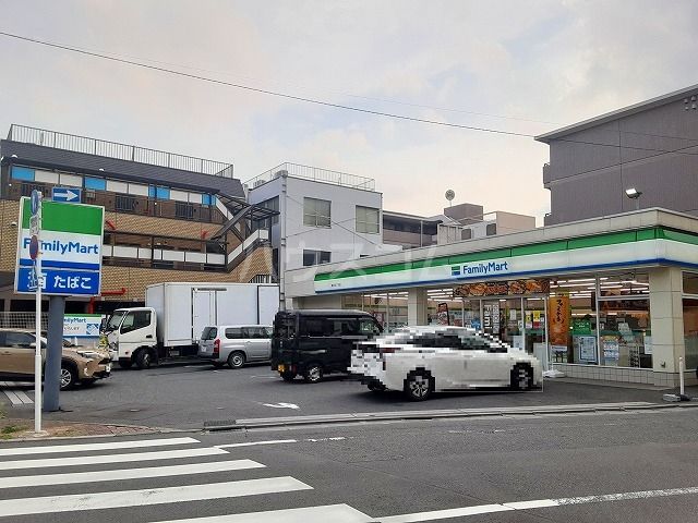 コンビニ　ファミリーマート 豊玉南三丁目店（コンビニ）まで757m