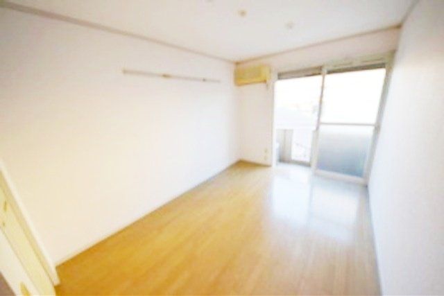 居室・リビング　★ピクチャーレールあり・きれいな洋室★