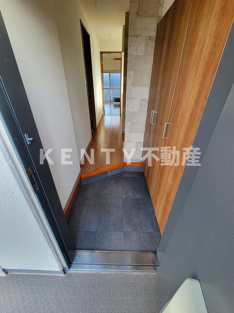 玄関　収納もある玄関です