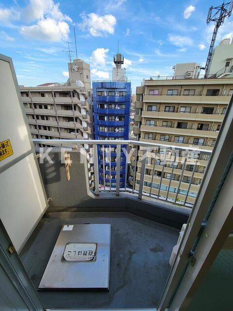 バルコニー　暖かな日差しのふりそそぐバルコニー