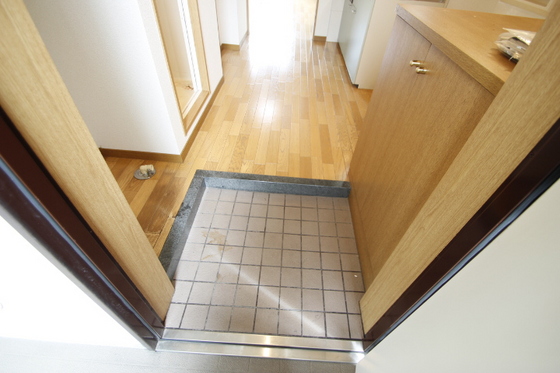 玄関　※別号室の写真です