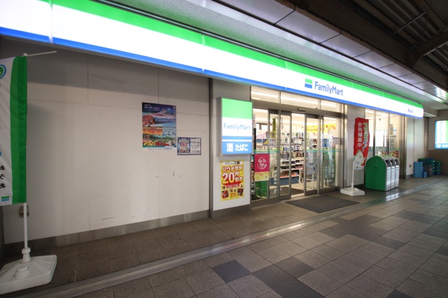 コンビニ　ファミリーマート　小幡駅店（コンビニ）まで400m