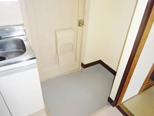 玄関　※写真は同タイプの別室のものです。