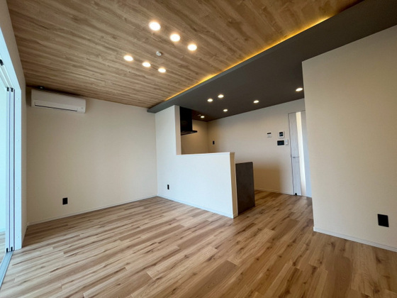 居室・リビング　※別の部屋の写真です。