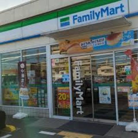 コンビニ　ファミリーマート神屋町南店（コンビニ）まで128m