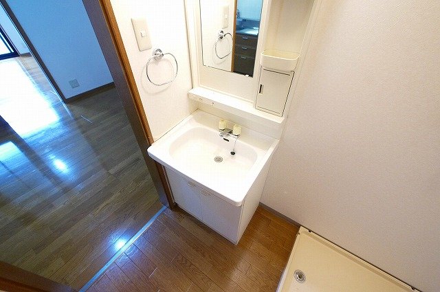 洗面設備　使いやすい洗面所です