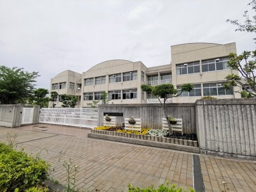 中学校　富田林市立明治池中学校（中学校）まで415m