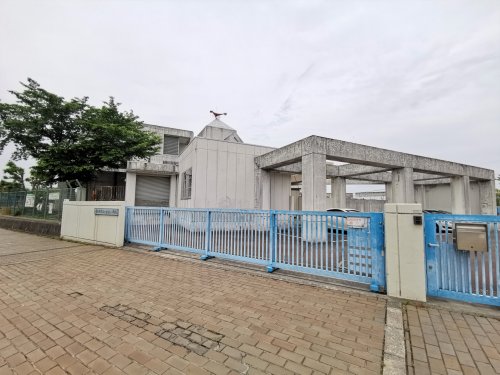 小学校　富田林市立小金台小学校（小学校）まで489m