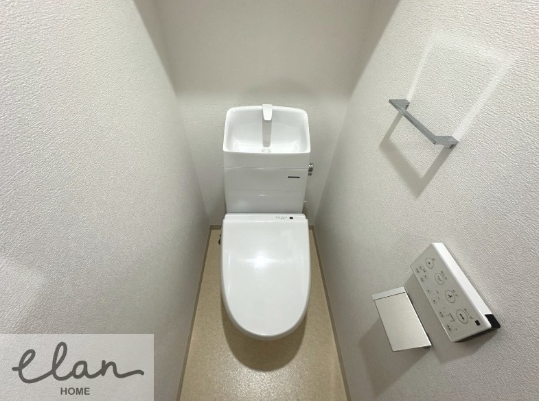 ＪＲ片町線 放出駅 徒歩11分 3階建 築1年のトイレ写真