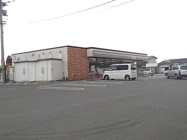 コンビニ　セブンイレブン広川久泉店（コンビニ）まで690m