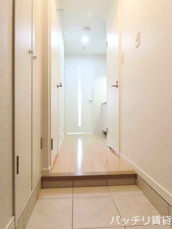 玄関　※同マンション別部屋写真のため、現状優先。
