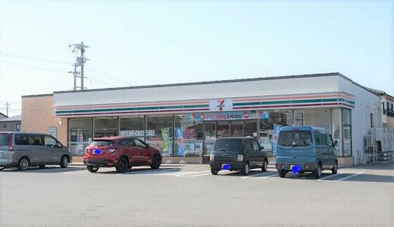 コンビニ　セブンイレブン金沢近岡町店（コンビニ）まで538m