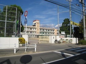 小学校　山本小学校（小学校）まで343m