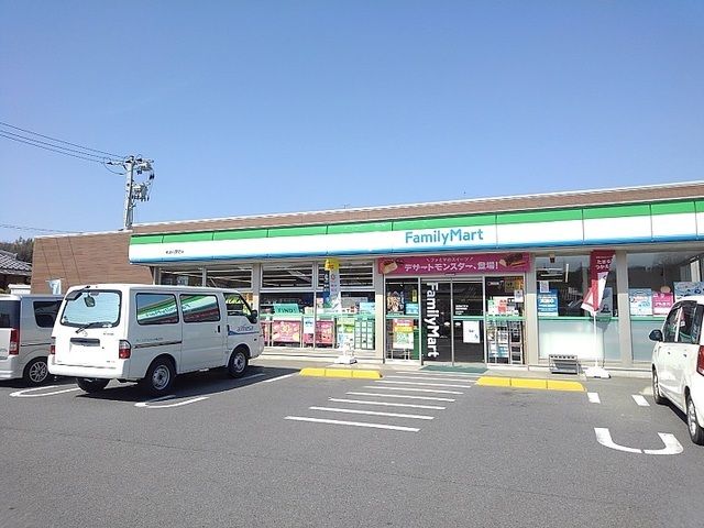 コンビニ　ファミリーマート尾道向東町店（コンビニ）まで100m