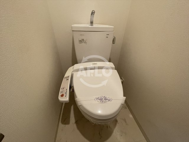 トイレ　アーバネックス大阪城WEST　温水洗浄便座