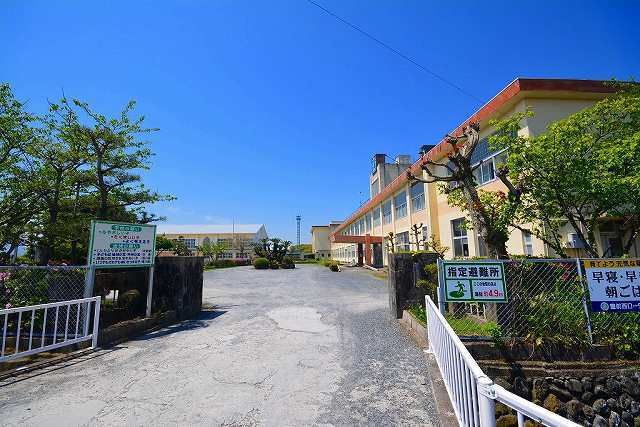 小学校　築上町立　八津田小学校（小学校）まで700m